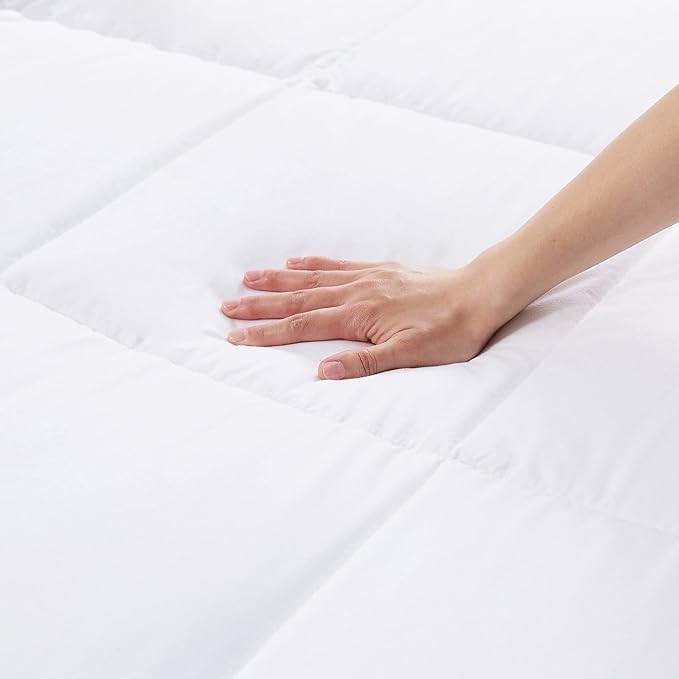 Amazon Basics White Down Alternative Comforter and Duvet Insert with Corner Tabs, Machine Washable, Full/Queen, All-Season