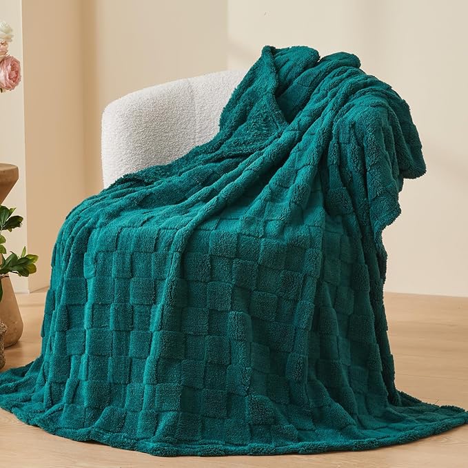 NEWCOSPLAY Super Soft King Blanket Dark Teal Premium Silky Flannel Fleece 3D Checkered Lightweight Bed Blanket All Season Use (Dark Teal Checkered, King(90"x110"))