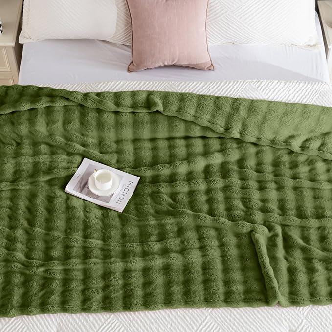 Faux Fur Bed Blankets Queen Size Green, Soft Fluffy Bubble Blanket for Couch Sofa, Thick Warm Plush Fuzzy Rabbit Fur Large Blanket for All Season Use, 90"X 90"