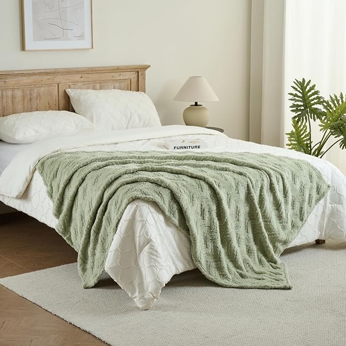 3 Layer Jacquard Throw Blanket - 50x70 Inch Soft Fleece with Wave Pattern, Green Plush Cozy Blanket for Sofa, Couch, Bed & Chair, All Season Decorative Blanket for Living Room & Bedroom