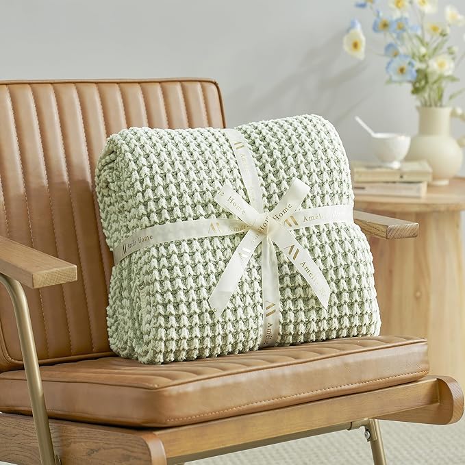 Amélie Home Knit Throw Blanket, Soft Chenille Cozy Breathable Pineapple Chunky Decorative Blanket for Couch, Bed & Sofa, French-Inspired Lightweight Warm Gift for Women, Sage Green, 50"x60"