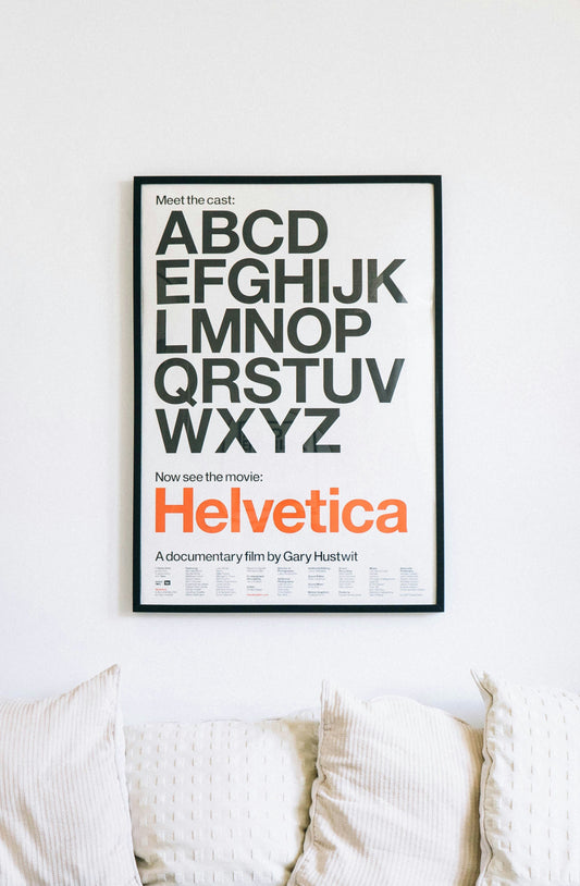 [CASAMENT] The "No-Drill" Gallery: How to hang heavy frames without ruining your rental wall