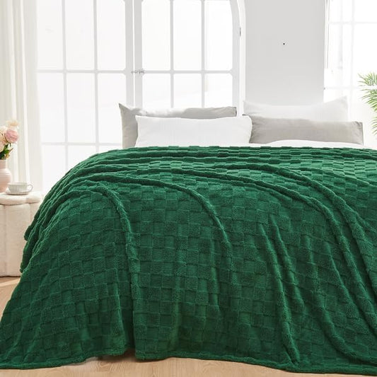 NEWCOSPLAY Super Soft King Blanket Dark Green Premium Silky Flannel Fleece 3D Checkered Lightweight Bed Blanket All Season Use (Dark Green Checkered, King(90"x110"))