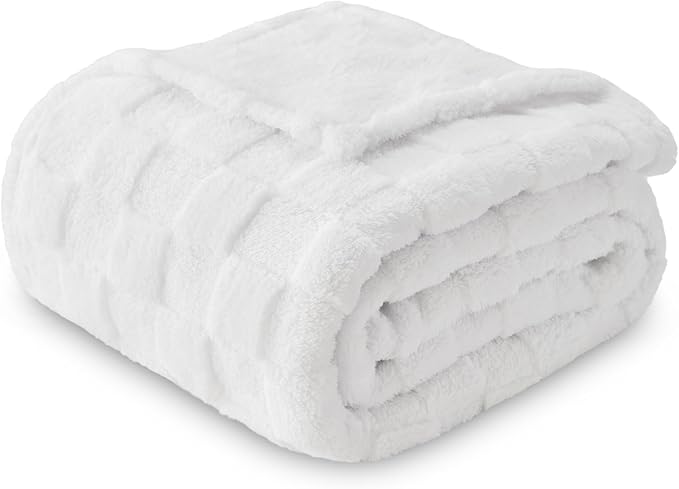 NEWCOSPLAY Super Soft Twin Blanket White Premium Silky Flannel Fleece 3D Checkered Lightweight Bed Blanket All Season Use (White Checkered, Twin(60"x80"))