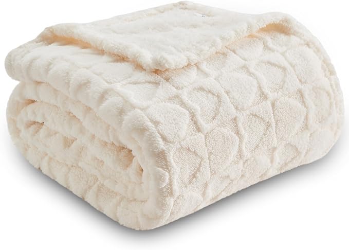 NEWCOSPLAY Super Soft Throw Blanket Off White Love Premium Silky Flannel Fleece 3D Heart Checkered Lightweight Bed Blanket All Season Use (Off White Love, Throw(50"x70"))