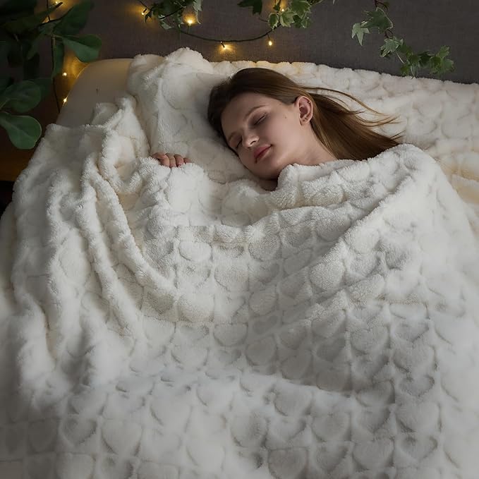 NEWCOSPLAY Super Soft King Blanket Off White Love Premium Silky Flannel Fleece 3D Heart Checkered Lightweight Bed Blanket All Season Use (Off White Love, King(90"x110"))