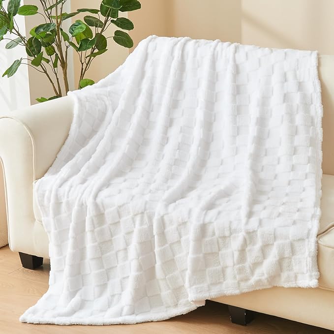 NEWCOSPLAY Super Soft Throw Blanket White Premium Silky Flannel Fleece 3D Checkered Lightweight Bed Blanket All Season Use (White Checkered, Throw(50"x70"))