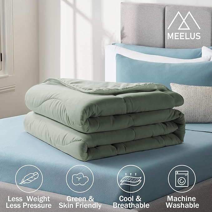 MEELUS Lightweight Comforter Cooling Sage Green, All Season Duvet Insert Breathable King Size Summer Bedding, Soft Microfiber Cool Down Alternative Quilt with Corner Tabs, 102x90 inch
