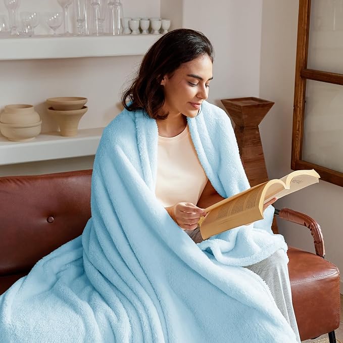 Exclusivo Mezcla Soft Fleece Throw Blanket for Couch, Super Soft Velvet Plush Fleece Blankets, Fuzzy Cozy and Warm for Winter, 50x60 Inches, Light Blue