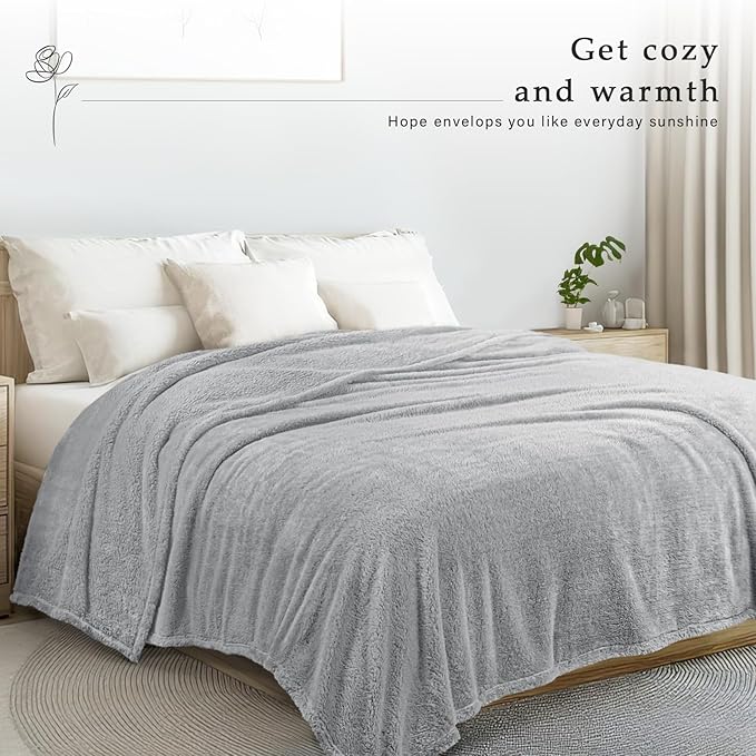 Exclusivo Mezcla King Size Blanket for Bed, Super Soft Velvet Plush Fleece Blankets, Fuzzy Cozy and Warm for Winter, 90x104 Inches, Light Grey