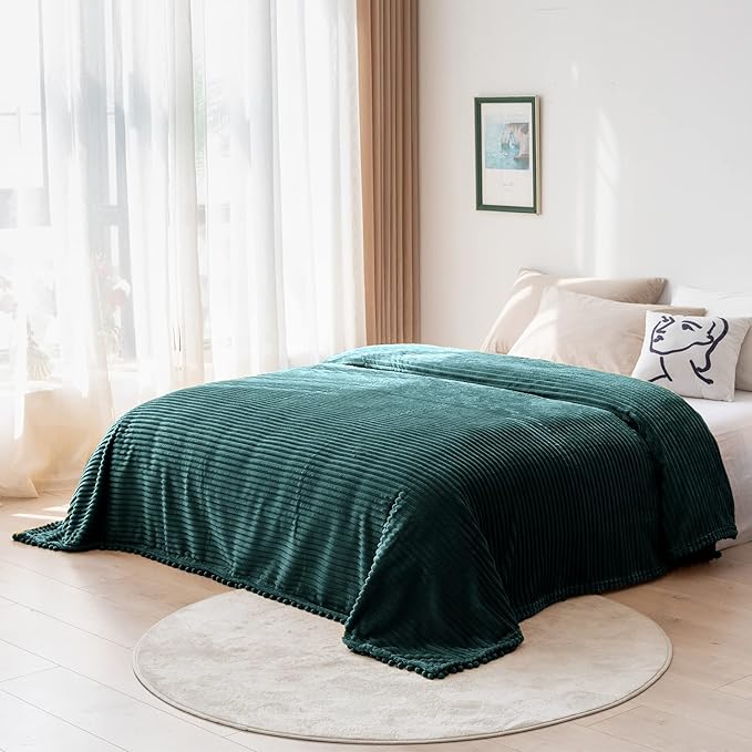DISSA Fleece Blanket Queen Size – 90x90, Green - Soft, Plush, Fluffy, Fuzzy, Warm, Cozy – Perfect Throw for Couch, Bed, Sofa - with Pompom Fringe - Flannel Blanket