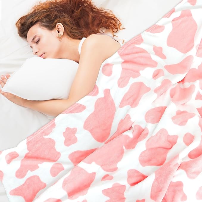 Pink Cow Throw Blanket Gifts for Women Girls Teen, Soft Plush Fleece Flannel Cozy Blanket for Couch Bed, Lightweight Warm Blanket, Kawaii Cow Print, Cowgirl Room Decor, Cute Strawberry Blanket