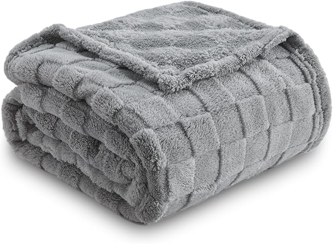 NEWCOSPLAY Super Soft Queen Blanket Grey Premium Silky Flannel Fleece 3D Checkered Lightweight Bed Blanket All Season Use (Grey Checkered, Queen(90"x90"))