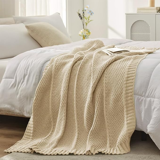 Amélie Home Knit Throw Blanket, Soft Chenille Cozy Breathable Chevron Chunky Decorative Blanket for Couch, Bed & Sofa, French-Inspired Lightweight Warm Gift for Women, Beige, 60"x80"