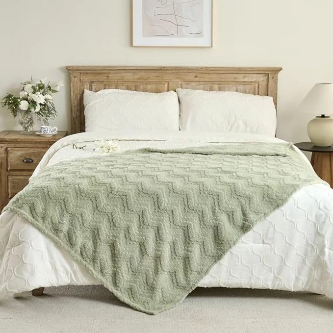 3 Layer Jacquard Throw Blanket - 50x70 Inch Soft Fleece with Wave Pattern, Green Plush Cozy Blanket for Sofa, Couch, Bed & Chair, All Season Decorative Blanket for Living Room & Bedroom