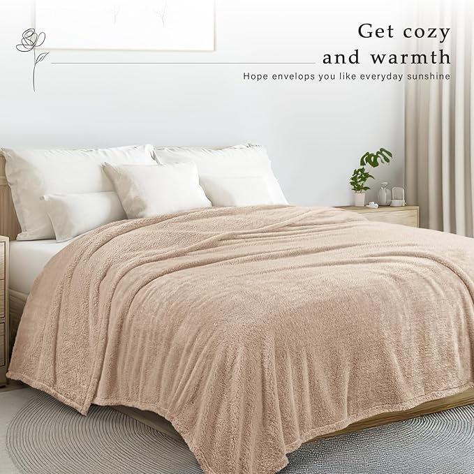 Exclusivo Mezcla King Size Blanket for Bed, Super Soft Velvet Plush Fleece Blankets, Fuzzy Cozy and Warm for Winter, 90x104 Inches, Camel