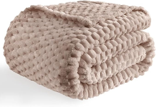 Bnuitland Light Brown Flannel Throw Blanket (50X70 inches), 300 GSM Fleece Cozy Warm Soft Home Decor Lightweight Bed Sofa Blanket for Adults, Suitable for All Seasons.