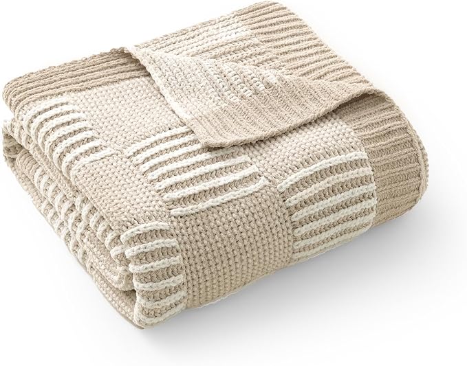 Amélie Home Knit Throw Blanket, Soft Chenille Cozy Breathable Pineapple Chunky Decorative Blanket for Couch, Bed & Sofa, French-Inspired Lightweight Warm Gift for Women, Beige, 50"x60"