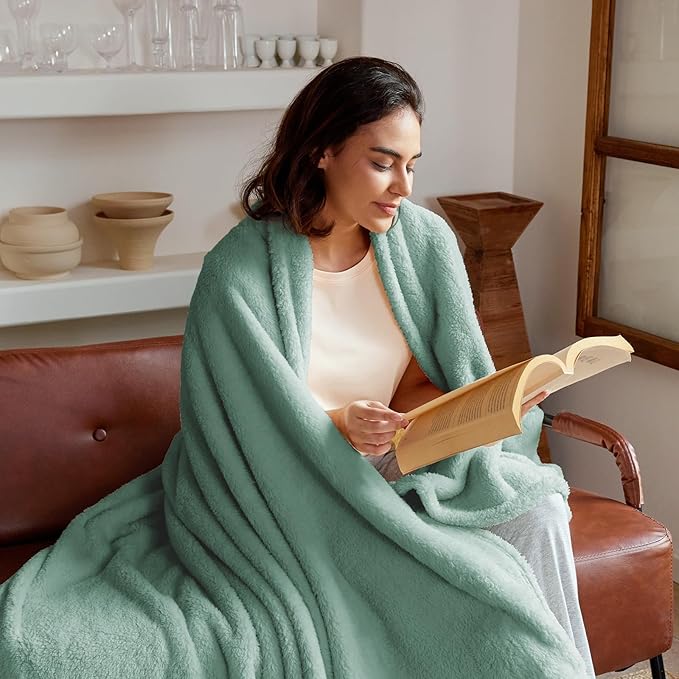 Exclusivo Mezcla Soft Fleece Throw Blanket for Couch, Super Soft Velvet Plush Fleece Blankets, Fuzzy Cozy and Warm for Winter, 50x60 Inches, Celadon