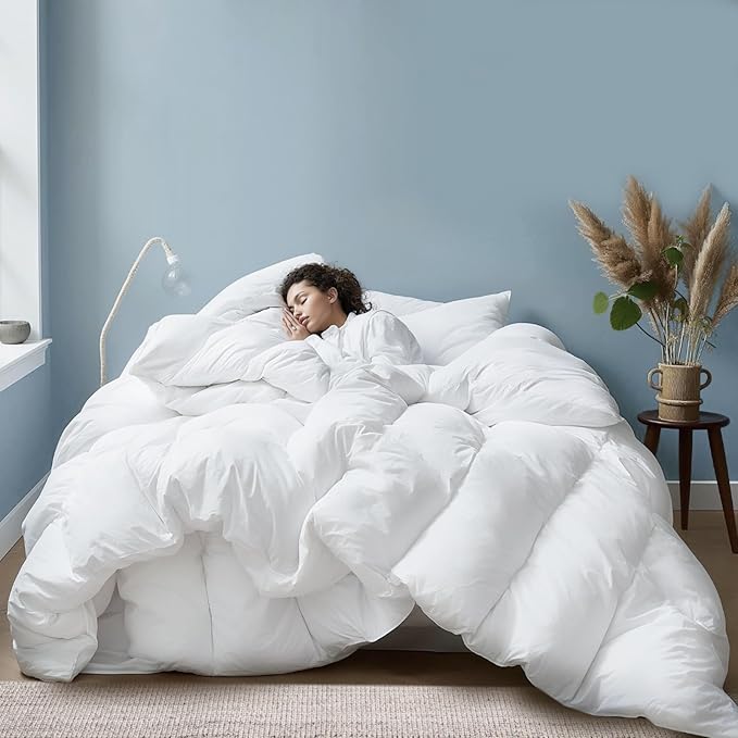 Bella Sonni® | Hotel-Quality All-Season Down Comforter Queen Size | Lightweight Yet Warm Duvet Insert for Hot Sleepers & Year-Round Use | No Cold Spots | 50-50 Down & Feather Fill | 750 Fill Power