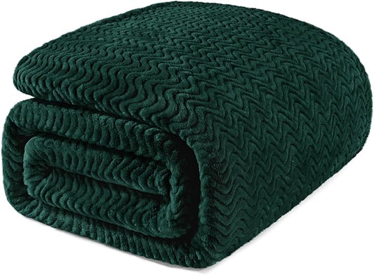 Exclusivo Mezcla Twin Blanket for Bed, Cozy Lightweight Fleece Blankets for All Season, Decorative Giftable Fuzzy Plush Wave Textured Suitable for Women, Men, Forest Green, 90x66 Inches
