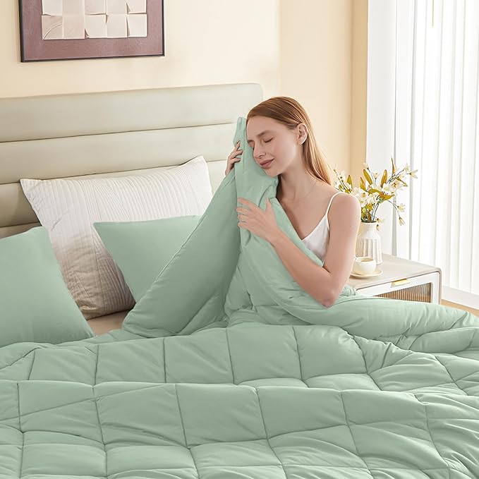 132x120 Alaskan King Comforter, Extra Large King Size Comforter Oversized, All Season Soft Lightweight Quilt Down Alternative Duvet Insert with 8 Corner Tabs(120x132, Sage Green)