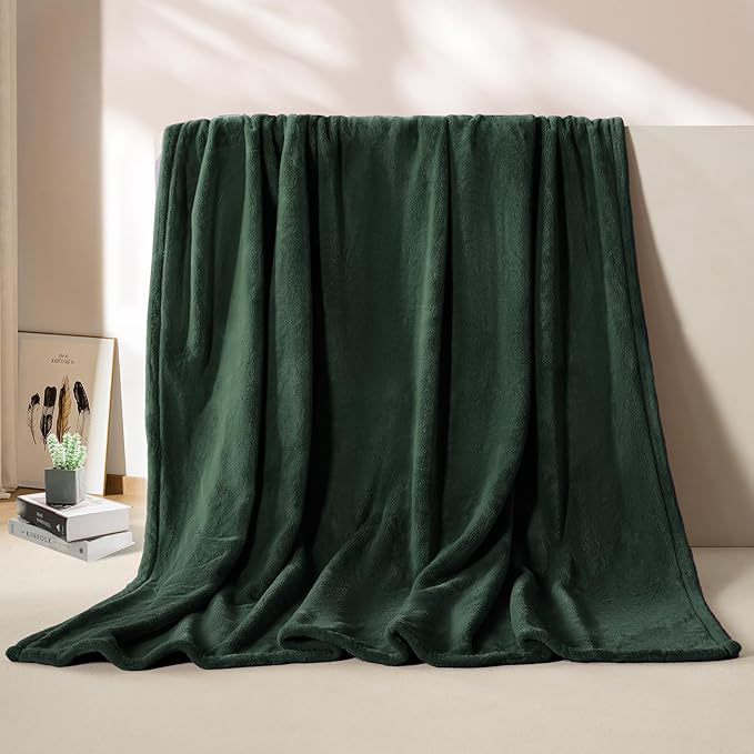 BEAUTEX Fleece Throw Blanket for Couch Sofa or Bed??? Throw Size Soft Fuzzy Plush Blanket, Luxury Flannel Lap Blanket, Super Cozy and Comfy for All Seasons (Emerald Green, 50" x 60")