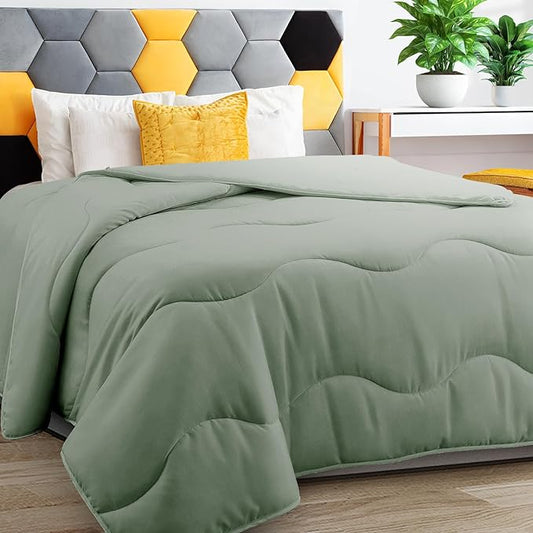 MEELUS Lightweight Comforter Cooling Sage Green, All Season Duvet Insert Breathable King Size Summer Bedding, Soft Microfiber Cool Down Alternative Quilt with Corner Tabs, 102x90 inch
