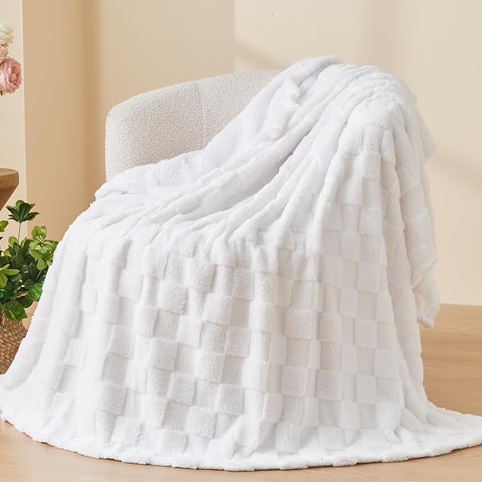 NEWCOSPLAY Super Soft Throw Blanket White Premium Silky Flannel Fleece 3D Checkered Lightweight Bed Blanket All Season Use (White Checkered, Throw(50"x70"))