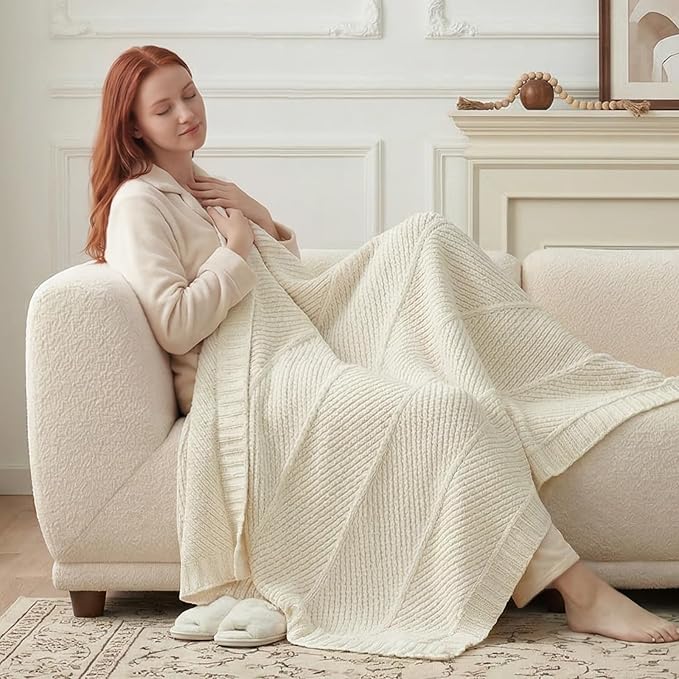 Amélie Home Knit Throw Blanket, Soft Chenille Cozy Breathable Chevron Chunky Decorative Blanket for Couch, Bed & Sofa, French-Inspired Lightweight Warm Gift for Women, Ivory, 50"x60"