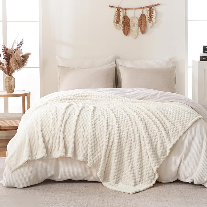 Bnuitland Ivory Flannel Throw Blanket (50X70 inches), 300 GSM Fleece Cozy Warm Soft Home Decor Lightweight Bed Sofa Blanket for Adults, Suitable for All Seasons.