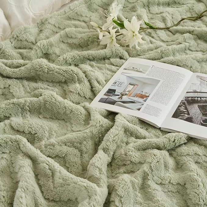 3 Layer Jacquard Throw Blanket - 50x70 Inch Soft Fleece with Wave Pattern, Green Plush Cozy Blanket for Sofa, Couch, Bed & Chair, All Season Decorative Blanket for Living Room & Bedroom