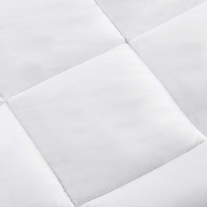 Amazon Basics White Down Alternative Comforter and Duvet Insert with Corner Tabs, Machine Washable, King, Light White
