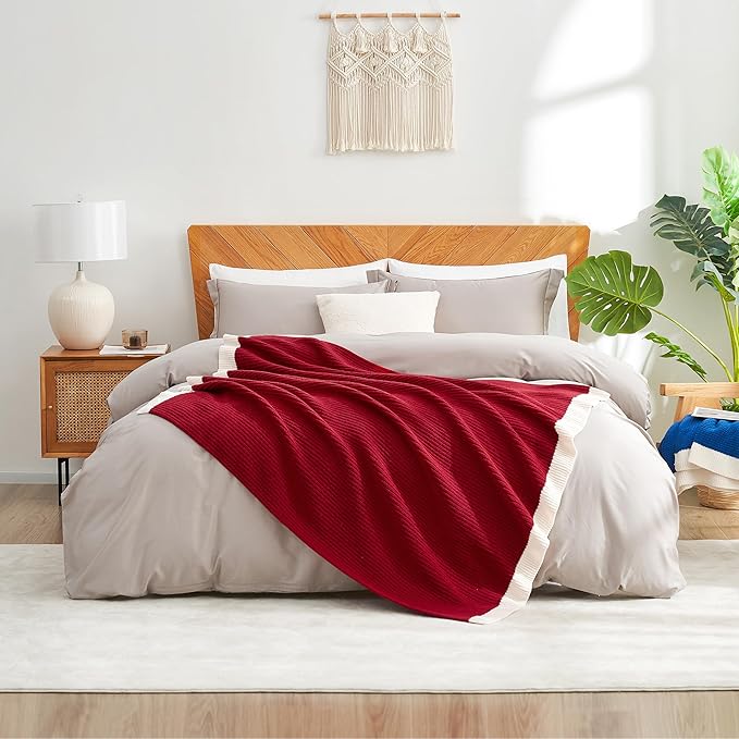 Amélie Home Chenille Throw Blanket, Soft Cozy Waffle Throw for Couch & Sofa, Warm Yet Lightweight, Breathable All-Season Throws for Women Men, Housewarming, Birthdays, 50"x60", Red