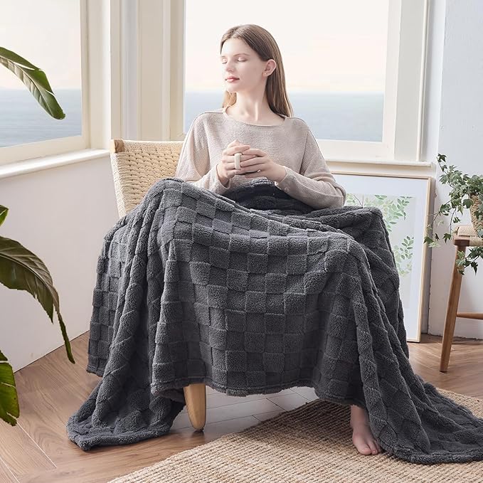 NEWCOSPLAY Super Soft Queen Blanket Dark Grey Premium Silky Flannel Fleece 3D Checkered Lightweight Bed Blanket All Season Use (Dark Grey Checkered, Queen(90"x90"))