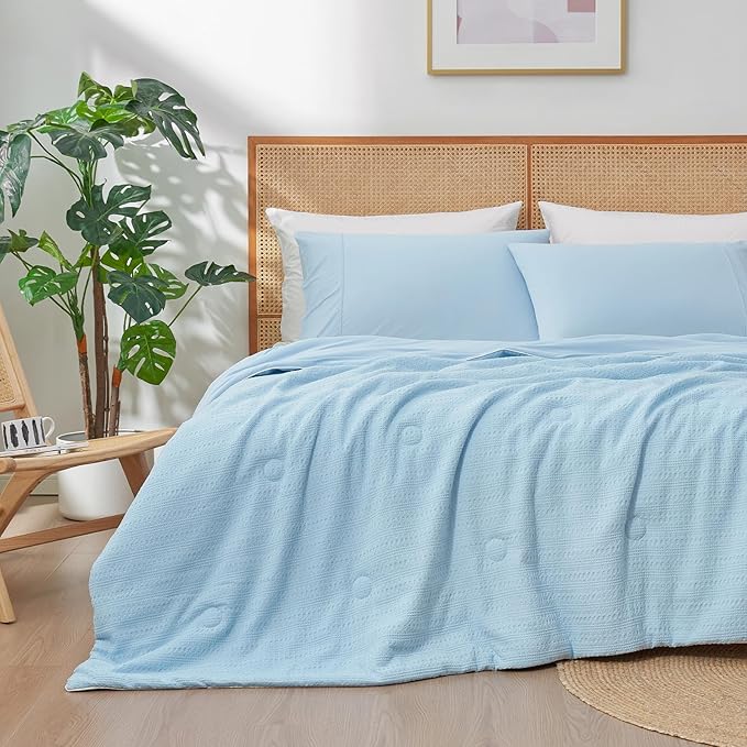 Amélie Home Waffle Cooling Comforter Twin Size, Q-Max 0.45 Reversible Lightweight Cooling Blanket for Hot Sleepers, Breathable Bedding for Night Sweats, 68"x90", Sky Blue