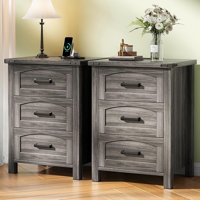 Decofy Farmhouse Nightstand Set of 2 with Charging Station, 18'' Wide Rustic End Table with USB/Type-C Ports, 3 Drawers, Wood Bedside Table for Bedroom, Grey Oak by Decofy