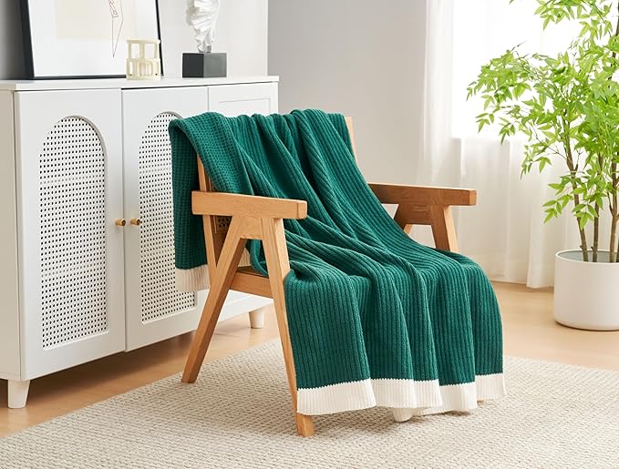 Amélie Home Chenille Throw Blanket, Soft Cozy Waffle Throw for Couch & Sofa, Warm Yet Lightweight, Breathable All-Season Throws for Women Men, Housewarming, Birthdays, 50"x60", Holly