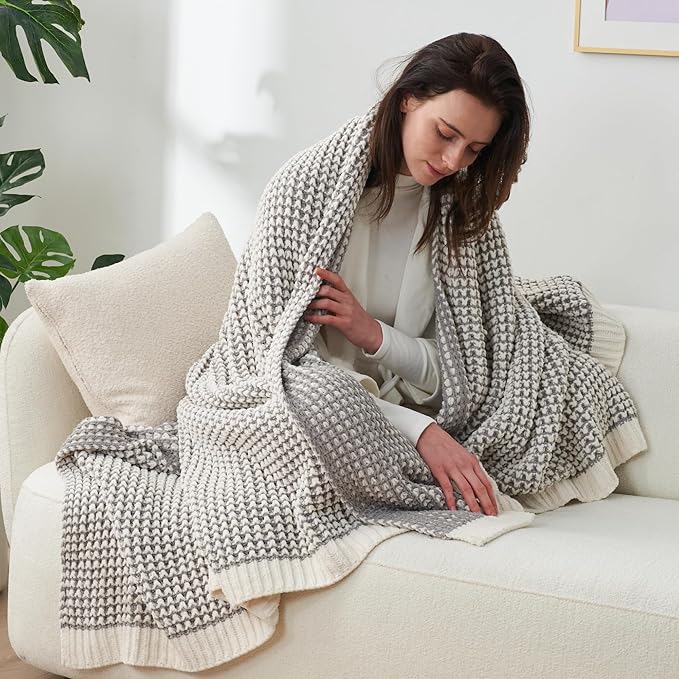 Amélie Home Knit Throw Blanket, Soft Chenille Cozy Breathable Pineapple Chunky Decorative Blanket for Couch, Bed & Sofa, French-Inspired Lightweight Warm Gift for Women, Gray, 50"x60"