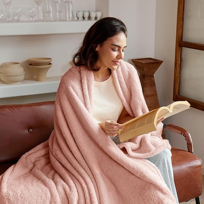 Exclusivo Mezcla King Size Blanket for Bed, Super Soft Velvet Plush Fleece Blankets, Fuzzy Cozy and Warm for Winter, 90x104 Inches, Pink