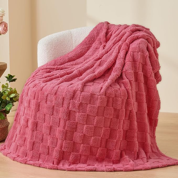 NEWCOSPLAY Super Soft King Blanket Coral Pink Premium Silky Flannel Fleece 3D Checkered Lightweight Bed Blanket All Season Use (Coral Pink Checkered, King(90"x110"))
