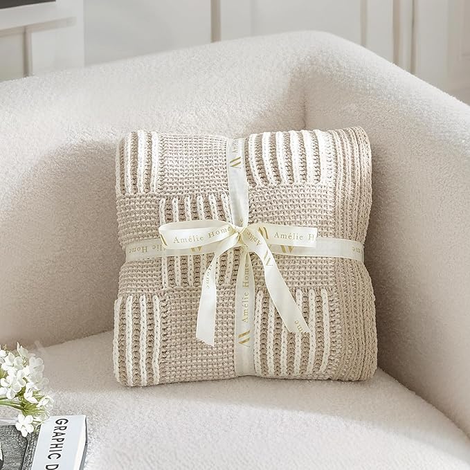 Amélie Home Knit Throw Blanket, Soft Chenille Cozy Breathable Pineapple Chunky Decorative Blanket for Couch, Bed & Sofa, French-Inspired Lightweight Warm Gift for Women, Beige, 50"x60"