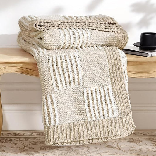 Amélie Home Knit Throw Blanket, Soft Chenille Cozy Breathable Pineapple Chunky Decorative Blanket for Couch, Bed & Sofa, French-Inspired Lightweight Warm Gift for Women, Beige, 50"x60"
