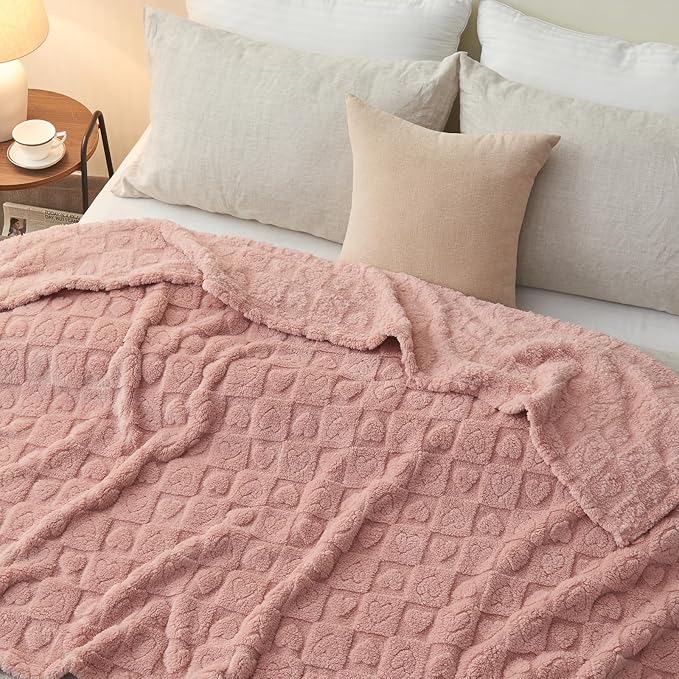 NEWCOSPLAY Super Soft Queen Blanket Pink Premium Silky Flannel Fleece 3D Heart Checkered Lightweight Bed Blanket All Season Use (Pink Heart, Queen(90"x90"))