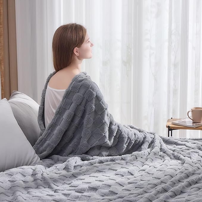 NEWCOSPLAY Super Soft Twin Blanket Grey Premium Silky Flannel Fleece 3D Checkered Lightweight Bed Blanket All Season Use (Grey Checkered, Twin(60"x80"))