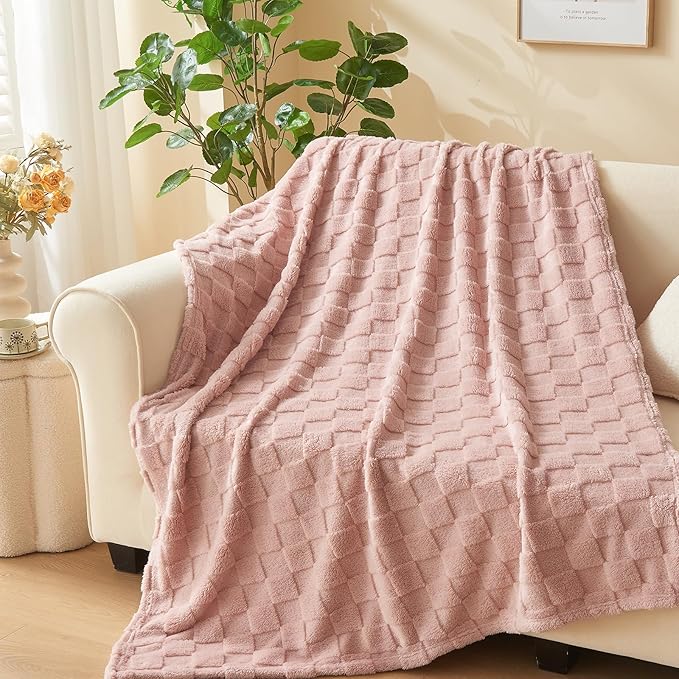 NEWCOSPLAY Super Soft King Blanket Pink Premium Silky Flannel Fleece 3D Checkered Lightweight Bed Blanket All Season Use (Pink Checkered, King(90"x110"))