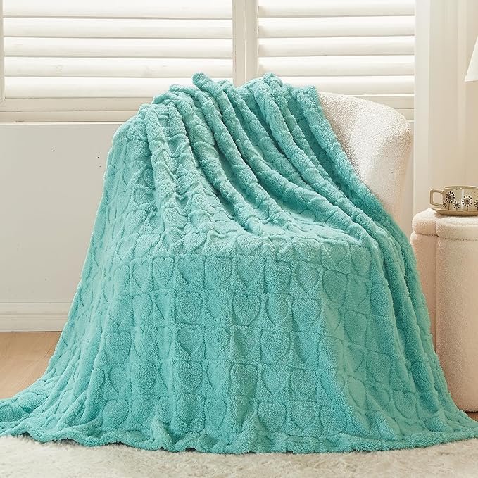 NEWCOSPLAY Super Soft Throw Blanket Sage Green Love Premium Silky Flannel Fleece 3D Heart Checkered Lightweight Bed Blanket All Season Use (Sage Green Love, Throw(50"x70"))