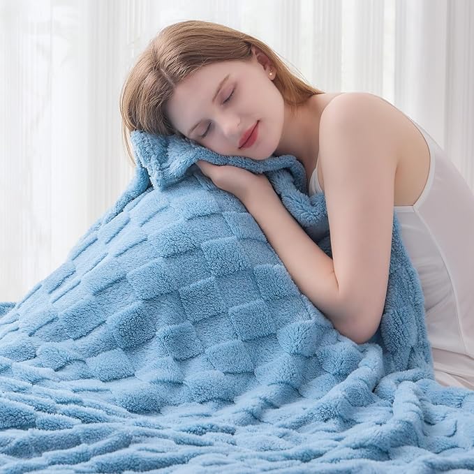 NEWCOSPLAY Super Soft Twin Blanket Blue Premium Silky Flannel Fleece 3D Checkered Lightweight Bed Blanket All Season Use (Blue Checkered, Twin(60"x80"))