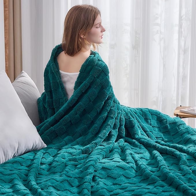 NEWCOSPLAY Super Soft Twin Blanket Dark Teal Premium Silky Flannel Fleece 3D Checkered Lightweight Bed Blanket All Season Use (Dark Teal Checkered, Twin(60"x80"))
