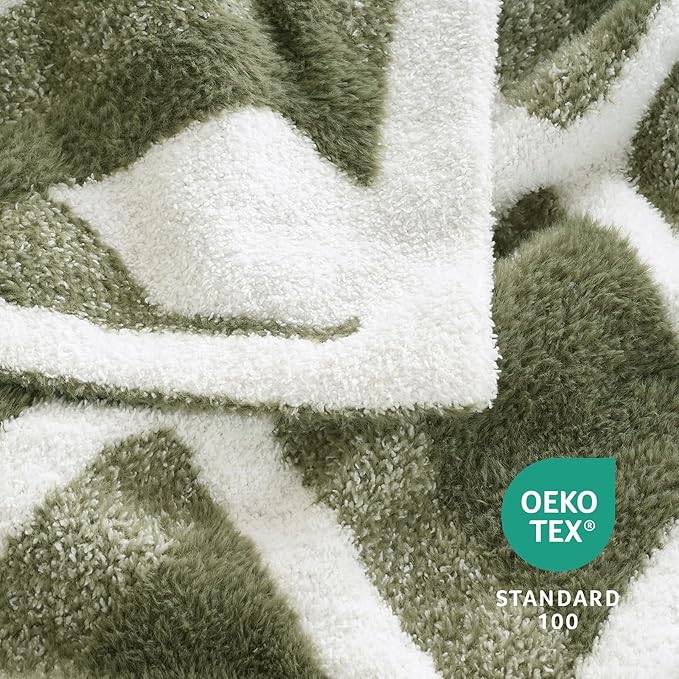 Amélie Home Knit Throw Blanket for Couch, Super Soft Fuzzy Cozy Throw, Giftable Knitted Blanket for Women Men, Birthday, Sofa Bed Living Room Decor, 50" x 60", Diamond Green